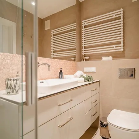 Comfy Old Town - By Hosty